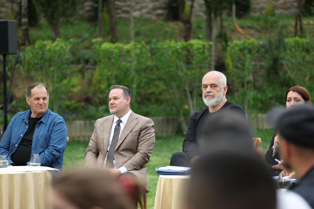  Programi i ri nis së shpejti   Rama me përfaqësues të agroturizmit në Tiranë  Kredi për zgjerimin e ndërmarrjeve