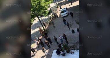 Aksident në Tiranë/ Makina del nga rruga, përplas këmbësoren në trotuar