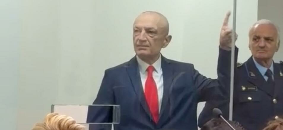 VIDEO/ Një vit e gjysmë nga arrestimi, dalja e parë publike e Ilir Metës pas ‘kafazit’ të qelqtë