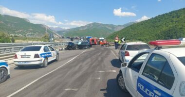 Aksident në aksin Librazhd-Elbasan, përplasen 4 automjete! Dyshohet për një viktimë