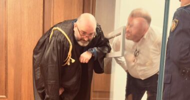 Ilir Beqaj jashtë kafazit/ GJKKO pranon kërkesën, pranë avokatëve në seancën e radhës