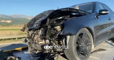 (EMRAT) Aksident i rëndë në Thumanë/ Përplasen dy mjete, humb jetën pasagjerja