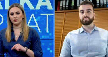 Studentet e Pejës, protestë pro UÇK/ Bobi: UÇK nuk ka kryer krime, ka mbrojtur territorin dhe familjen