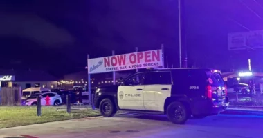 SHBA/ Të shtëna pranë një restoranti në Austin, disa persona të plagosur