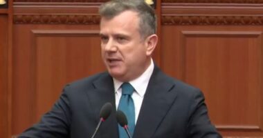 “Anëtarësimi në BE brenda 2030, shumë realist”/ Balla-opozitës: Hiqni dorë nga balta, s’e keni armike Shqipërinë