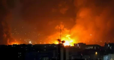 Sulm aeroporteve të Teheranit/ Bombardimet nga Izraeli, shpërthimet shkatërrojnë avionët