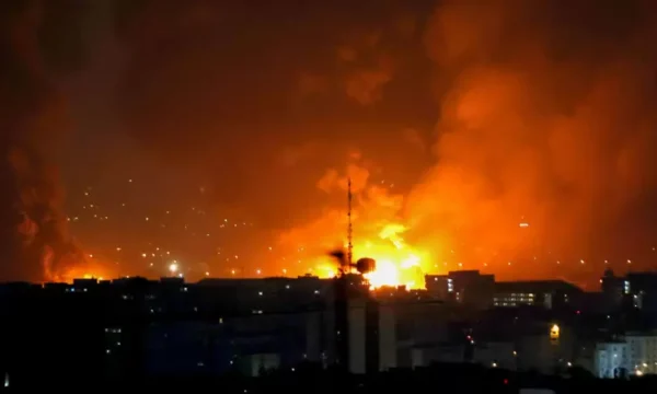 Sulm aeroporteve të Teheranit/ Bombardimet nga Izraeli, shpërthimet shkatërrojnë avionët