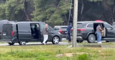 Delegacioni amerikan mbërrin në Akërni të Vlorës, inspektojnë edhe ‘Portonovën’