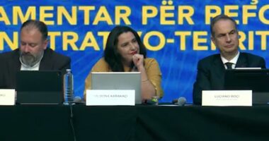 Reforma territoriale/ Komisioni i posaçëm parlamentar ndalet në Elbasan për diskutime