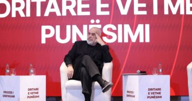 “Rritje pensionesh çdo vit”/ Rama: Larguam punonjësit e shtetit nga kthetrat e politikës