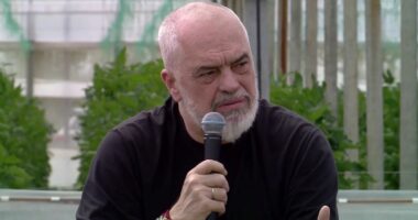 “Koha nuk pret…”/ Rama takim me fermerët në Lushnjë: Secili fiton 30% më shumë, është llogari e bërë