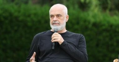 Paketa e Maleve/ Rama: Potenciali i Shqipërisë, i jashtëzakonshëm. Bizneset të shohin çmimet dhe kulturën e shërbimit