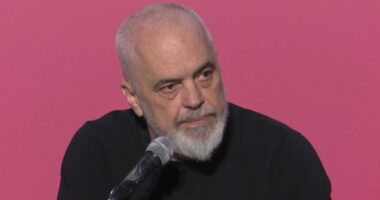 “Korrupsioni luftohet si asnjëherë më parë”/ Rama: Opozita i trajton shqiptarët për budallenj, por ata ua kthejnë reston kur vijnë zgjedhjet