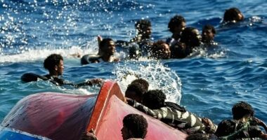 Mbi 70 të zhdukur pasi një anije me emigrantë u përmbys në Mesdhe