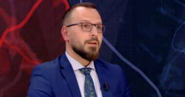 “ Hormuzi, fitore strategjike për Iranin”/ Gazetari: Pjesë e grupit negociator do jetë JD Vance, Shtëpia e Bardhë kërkon…