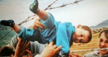 27-vjet nga eksodi i shqiptarëve nga Kosova/ Rreth një milion shqiptarë u detyruan nga forcat paramilitare serbe të shpërngulen