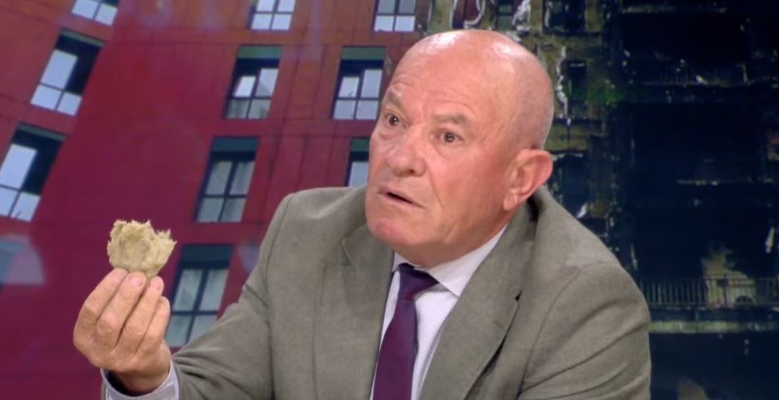 Zjarri në pallat  Meçe  Në lejen e ndërtimit paraqiten edhe materialet që përdoren për veshjen e fasadës