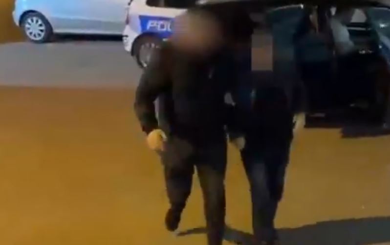 Operacioni anti drogë në Tiranë  16 persona në kërkim  Sekuestrohen kanabis  kokainë  armë dhe para