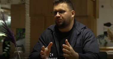 “Mikpritja që shpërblehet”/ Turqit nuk harrojnë pronarin e lokalit, që i priti me çaj falas