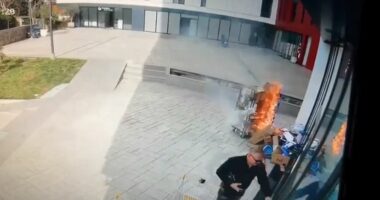 Zjarri te pallati 12 katësh/ Pamjet nga kamerat e sigurisë, flakët në kartonat e supermarketit