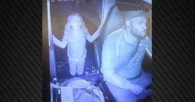 U vra nga korrieri në Texas/ “Je rrëmbyes?” Momente tronditëse në gjyq, juria shpërthen në lot gjatë shfaqjes së videos së fundit të 7-vjeçares