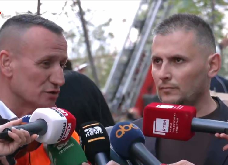 Tiranë  flakët përfshijnë pallatin  Arben Cara  Flakët janë nën kontroll  kemi bërë të mundur lokalizimin e zjarrit