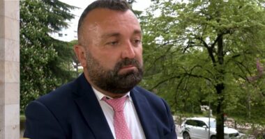 “E mendoj kthimin në Shqipëri”/ Nga studimet me medalje ari te karriera në SHBA, historia e neurokirurgut Gentian Toshkëzi