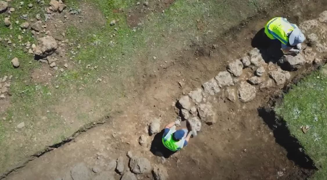 rama-ndan-videon-zbulime-arkeologjike-ne-murrize-te-lushnjes-vijojne-germimet-ne-kodren-e-pusit