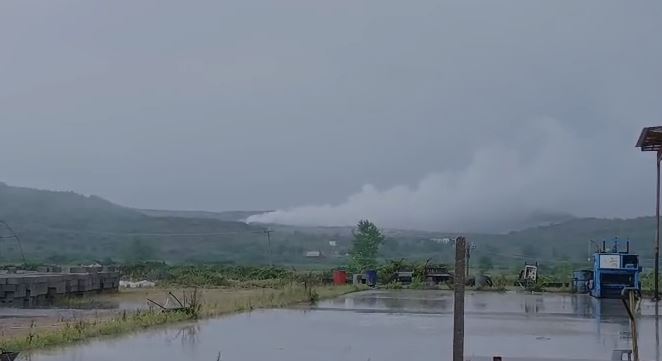 Zjarri në landfillin e Bushatit, në ditën e tretë/ 20 mjete zjarrfikëse të angazhuara për shuarjen e flakëve