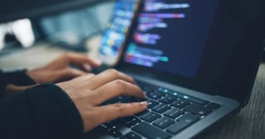 Sulm masiv kibernetik, dyshohet se hakerë të lidhur me Korenë e Veriut shënjestruan mijëra biznese amerikane