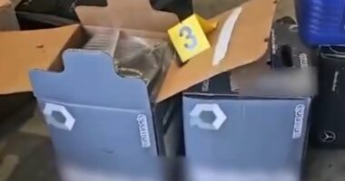 Malltra të kontrabanduara/ Pranga 35-vjeçarit në Portin e Durrësit, në furgon kishte bizhuteri, medikamente dhe produkte të tjera