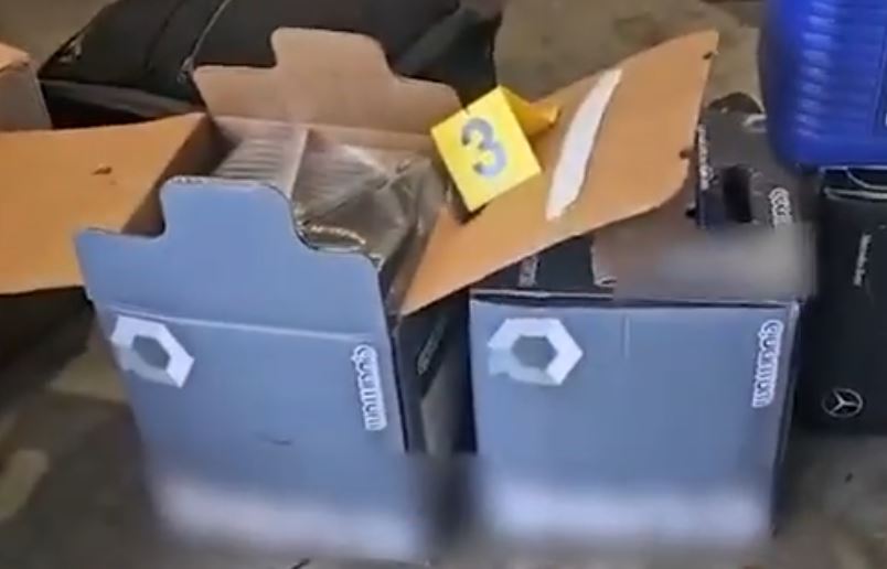 Mallra të kontrabanduara  Pranga 35 vjeçarit në Portin e Durrësit  në furgon kishte bizhuteri  medikamente dhe produkte të tjera