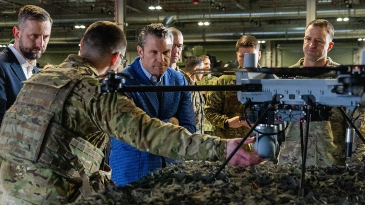 Hegseth ndryshon rregullin ushtarak të vendosur nga George H  W  Bush