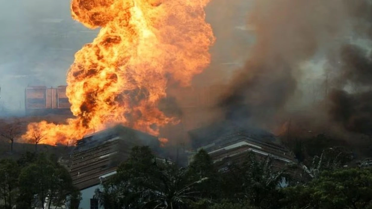 Një zjarr shkrumbon 1 mijë shtëpi në një fshat në Malajzi  mijëra të zhvendosur