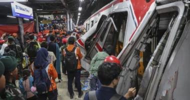 VIDEO/ Përplasja tragjike e trenave në Indonezi, shkon në 14 numri i viktimave