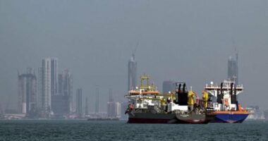 “Wall Street Journal”: Irani lejon të kalojnë vetëm 12 anije në ditë përmes Ngushticës së Hormuzit dhe vendos tarifa tranziti