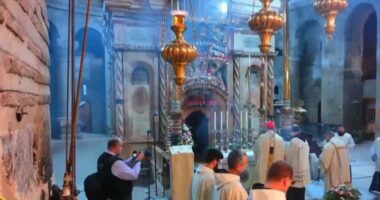 Mesha e së shtunës në varrin e Shenjtë/ Jeruzalem, patriarku Pizzabella drejtoi ceremoninë në kishën e Krishtit