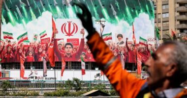 Zyrtari iranian u bën thirrje të rinjve të mblidhen në termocentralet e Teheranit për të protestuar kundër sulmeve