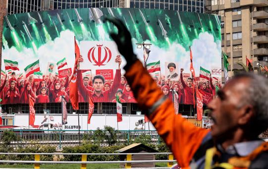 Zyrtari iranian u bën thirrje të rinjve të mblidhen në termocentralet e Teheranit për të protestuar kundër sulmeve