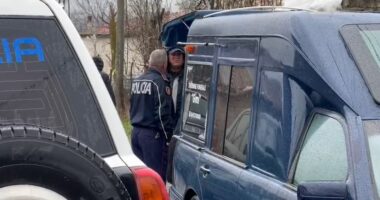 Korçë/ Një 78-vjeçar gjendet i pajetë në banesë, dyshohet se është goditur me sende të forta