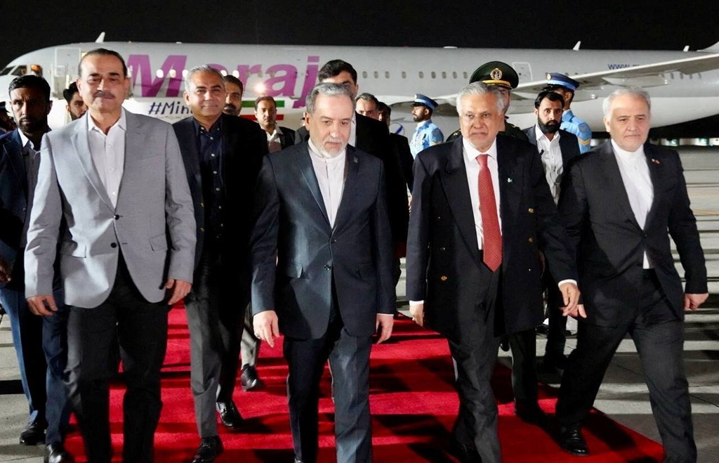 Ministri i Jashtëm i Iranit mbërrin në Pakistan  Teherani  Nuk është planifikuar takim me delegacionin amerikan