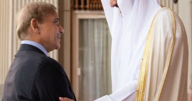 Kryeministri i Pakistanit në Doha, takim me udhëheqësin e Katarit për bisedime paqeje mes SHBA dhe Iranit