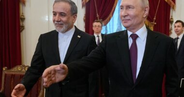 Putin pret ministrin e Jashtëm iranian në Shën Petersburg