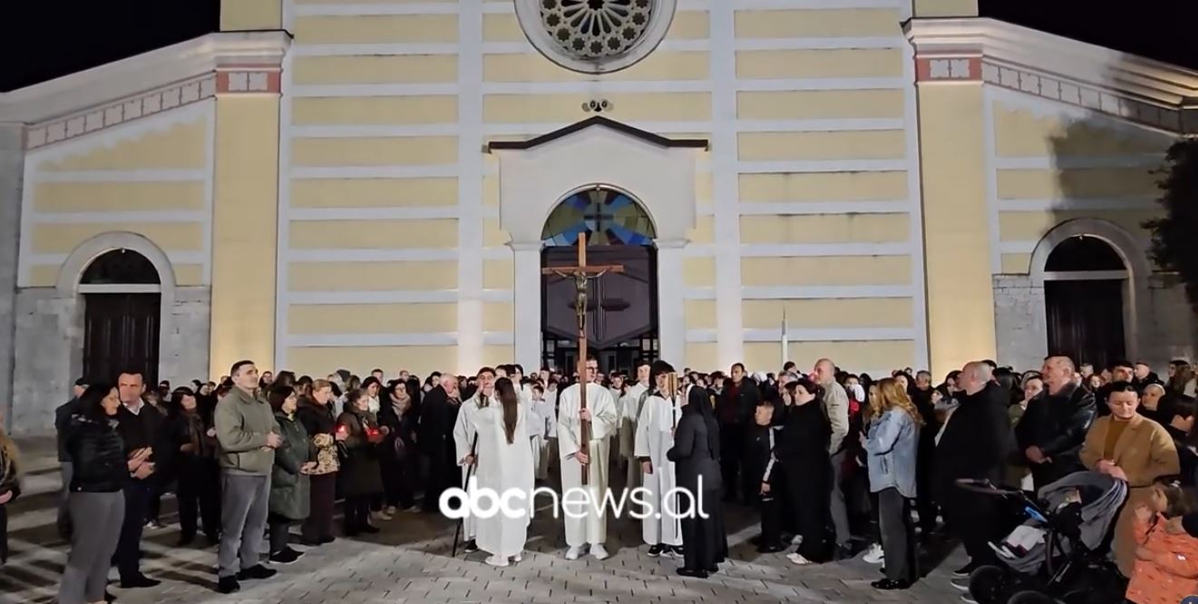 pergatitjet-per-kremtimin-e-pashkeve-besimtaret-katolike-ne-shkoder-kremtojne-te-premten-e-madhe