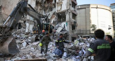 Sulmi izraelit vrau më shumë se 250 persona në Liban, Hezbollah kundërpërgjigjet me raketa