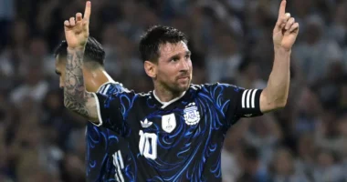 Messi, gol dhe lot/ Legjenda e futbollit luan për herë të fundit në Argjentinë