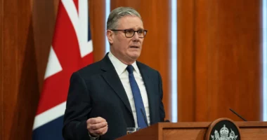 Starmer përshëndet fitoren e Magyar në Hungari: Moment historik për demokracinë evropiane