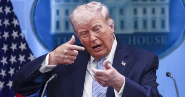 “Wall Street Journal”: Trump po shqyrton mundësinë për sulme të reja ndaj Iranit pas dështimit të bisedimeve