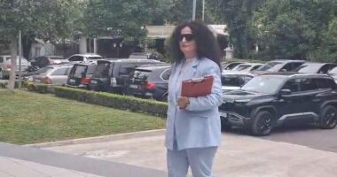 Një mjekë përballe doktorit? Mereme Sela dorëzon dokumentacionin e kandidimit për kryetare të PD