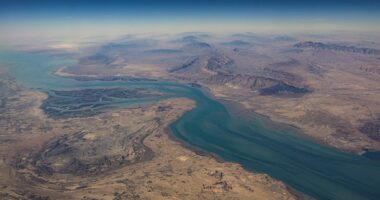 Irani hedh poshtë kërkesën e Trump për të hapur Ngushticën e Hormuzit